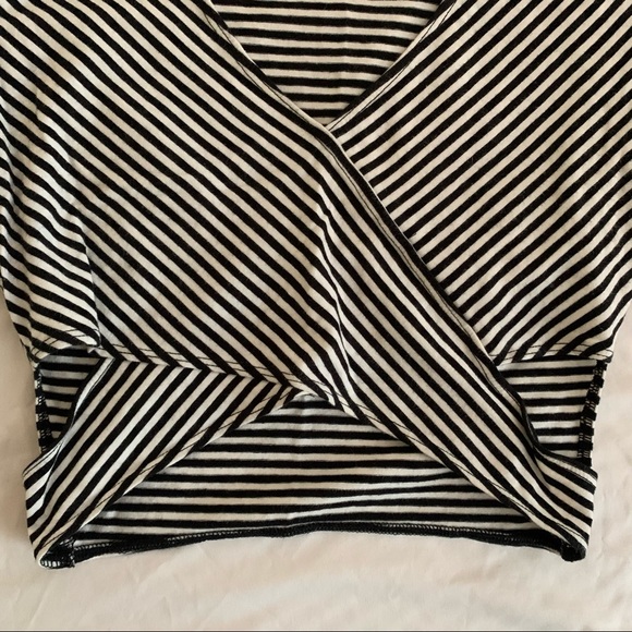 Hollister Crop Top - Picture 3 of 4